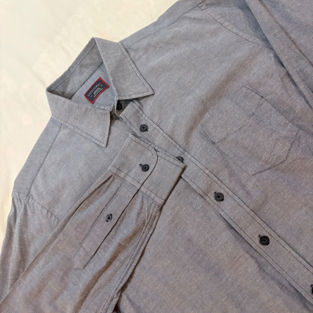 UNTUCKit Med Light Blue Chambray Cotton Long Sleeve Button Down Shirt Pocket
